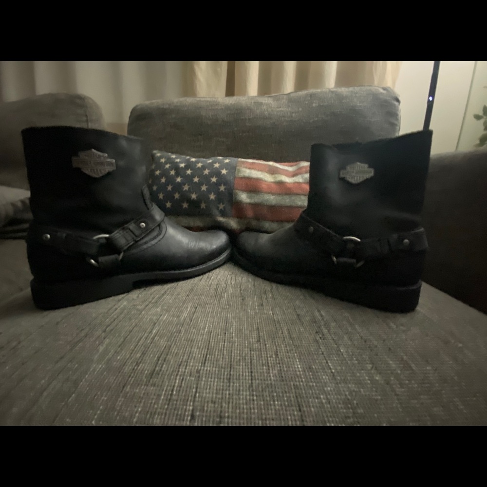 Like new 10.5 Black Harley Davidson boots
